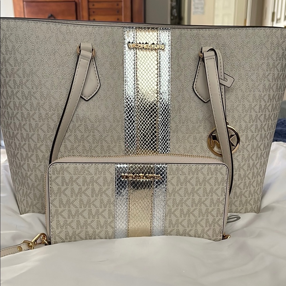 Michael Kors Tote Bag And Wallet Set